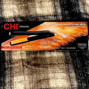 New in Box Chi ceramic hairstyling iron